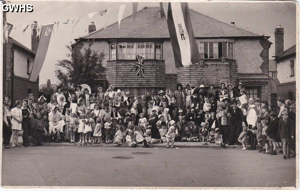 29-057 VJ Day Street Party Aug 1945 Kingston Ave Wigston Fields