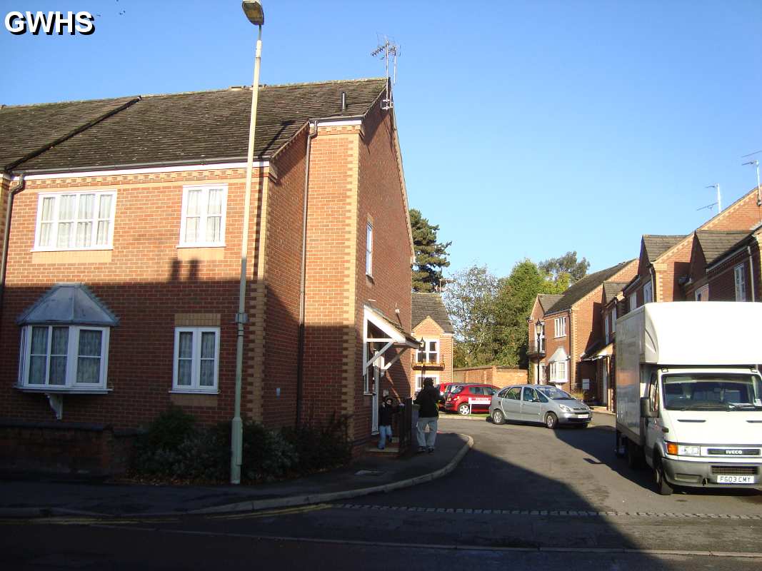 17-027 Looking into Kings Wood Court off Long Street Wigston Magn 2012