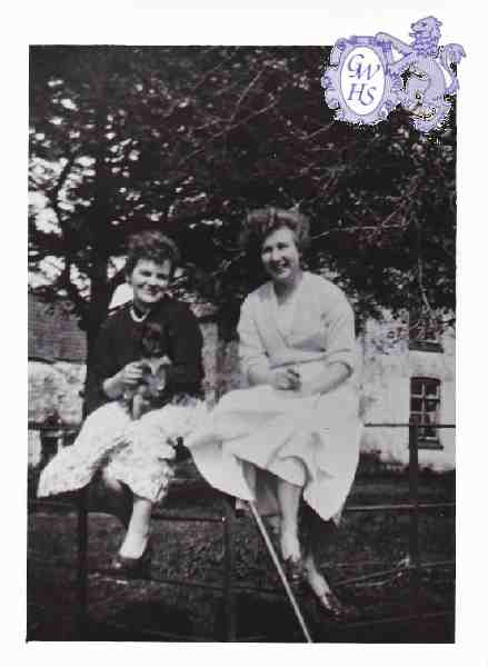 30-149 Josephine and Shirley Taylor at Tythorn Farm 1955