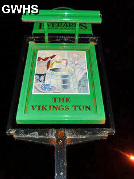 32-388 Vikings Tun Pub Sign Launceston Road Wigston Magna