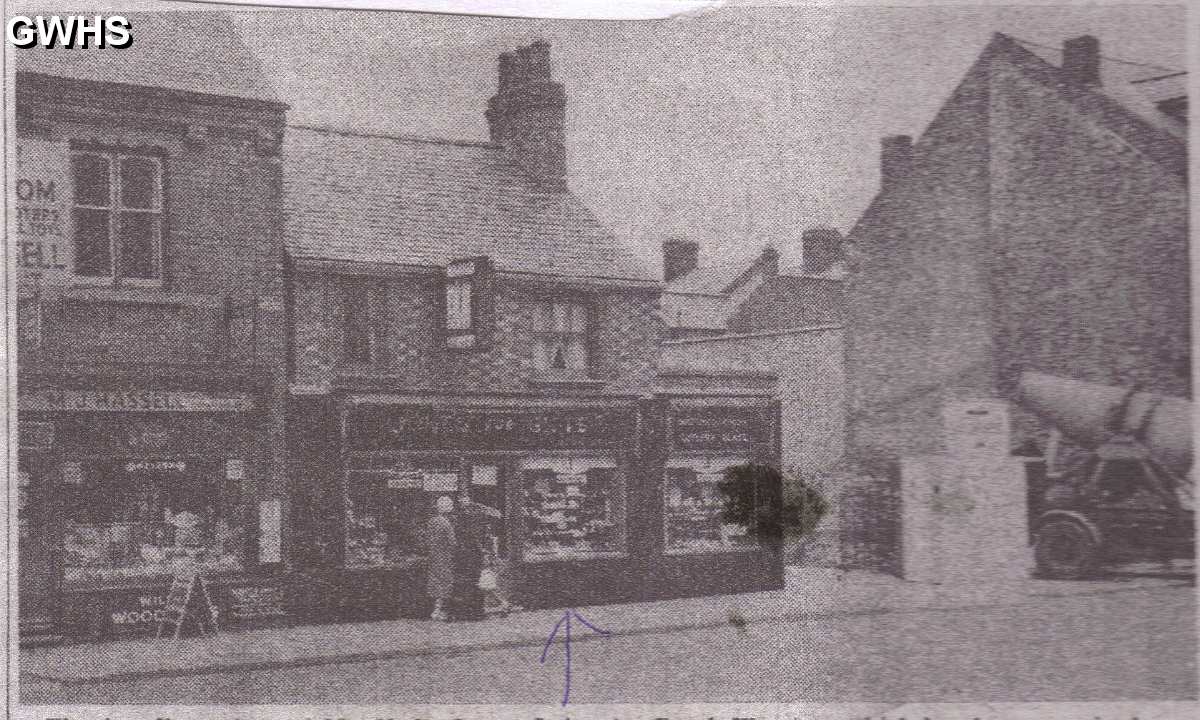 19-453 N D Jones Jewellers Leicester Road Wigston Magna before demolition in 1964