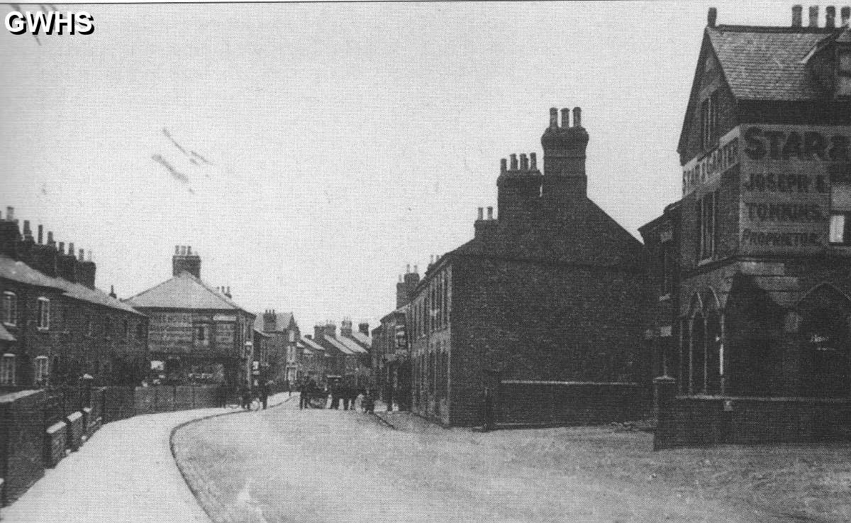 22-113 Leicester Road Wigston Magna circa 1914 with Star and Garter on the right