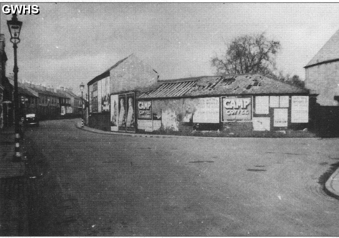 22-183 Leicester Road Wigston Magna circa 1945 showing the farm buildings of Forryan's farm