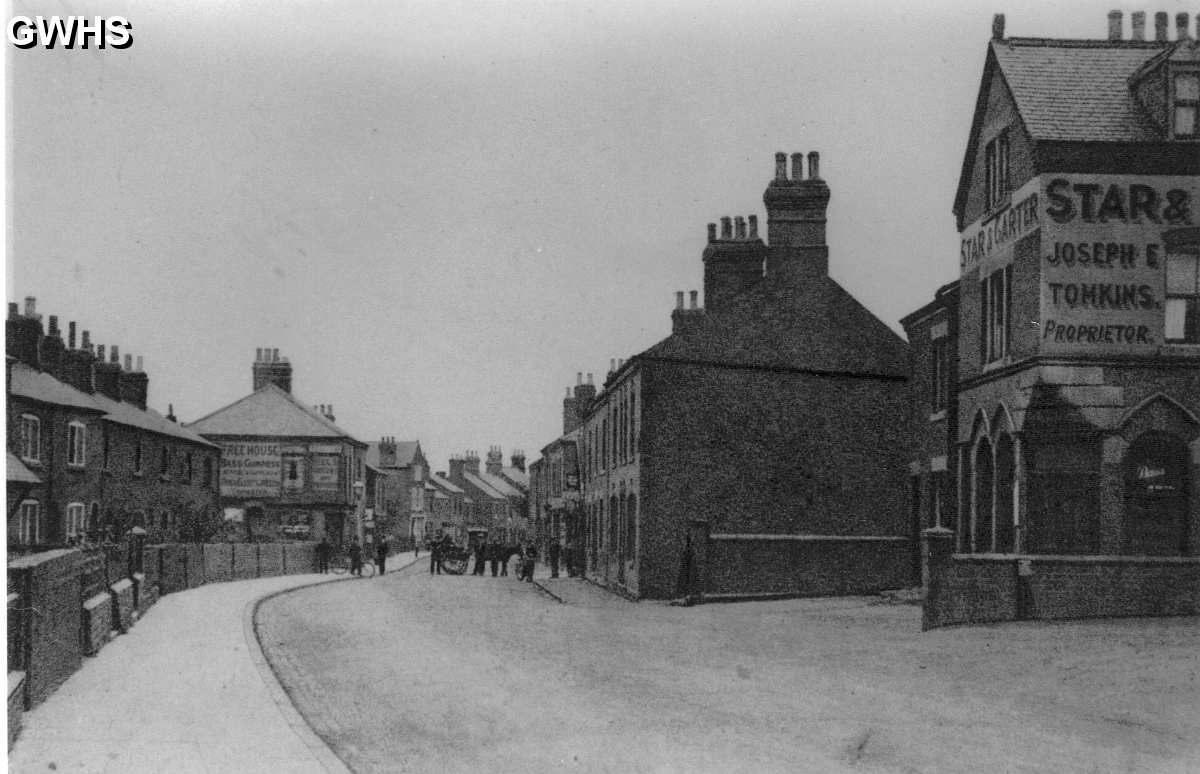23-010 Leicester Road with Star and Garter on the right  Wigston Magna 1920's