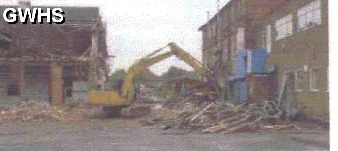 23-767 Cromwell Tools Factory in Wigston Magna being demolished in 2004 01