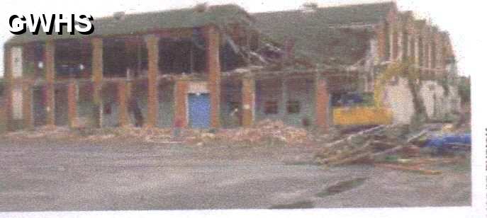 23-768 Cromwell Tools Factory in Wigston Magna being demolished in 2004 02