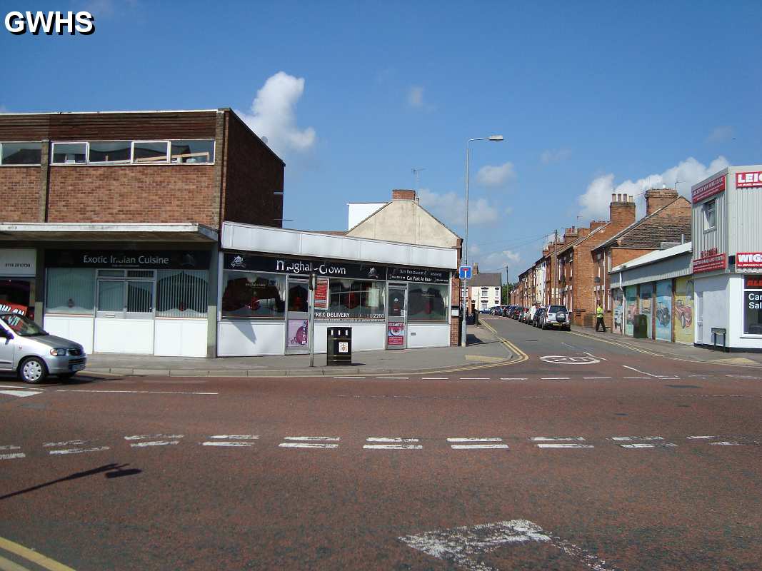 14-244 Mugal Crown Indian Restaurant Corner Leicester Road & Victoria Street Wigston Magna May 2009