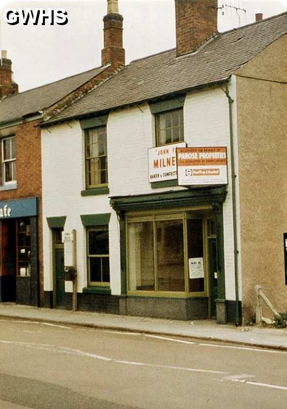 30-913 'Rest A While Cafe' on the extreem left Leicester Road Wigston Magna mid 70's