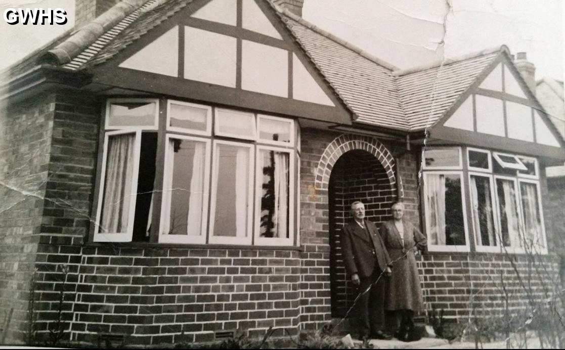 31-218 Mr & Mrs Green - House on Leicester Road next to Bishop & Bishop circa 1966