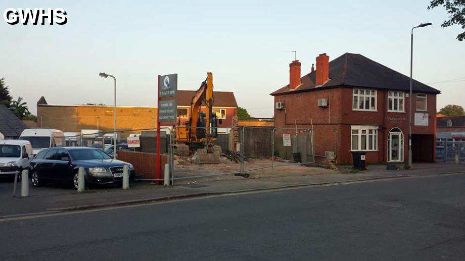 32-128 Demolition of the art deco house on Leicester Road Wigston Magna