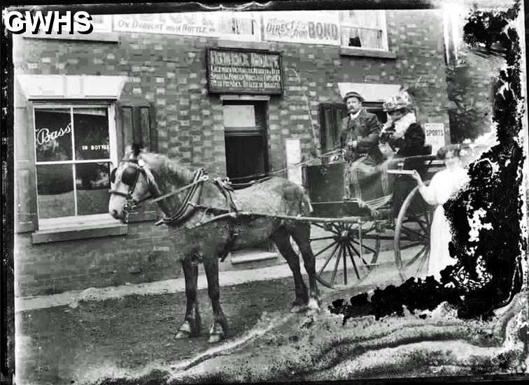 32-502 Glass Plate photo of the Royal Oak Pub Leicester Road Wigston Magna
