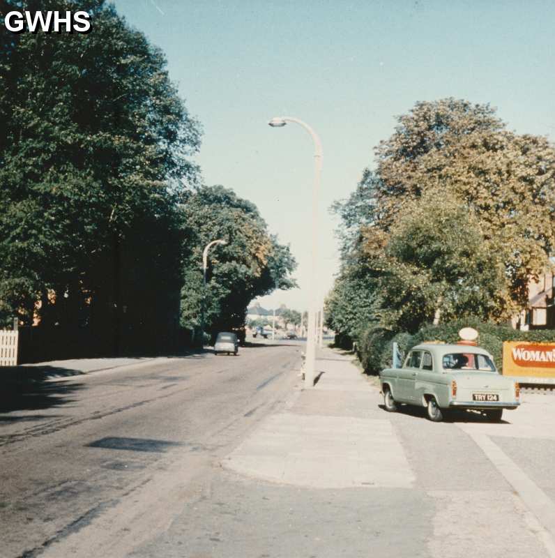 39-654 Leicester Road Wigston Magna pre road widening taken opposite Granville Road where Potters Carpets are situated