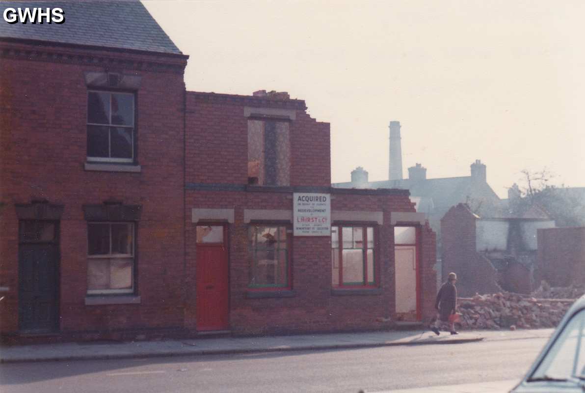 8-150 Leicester Road Wigston Magna - house with notice board where Cartwright chimney seep lived c 1960