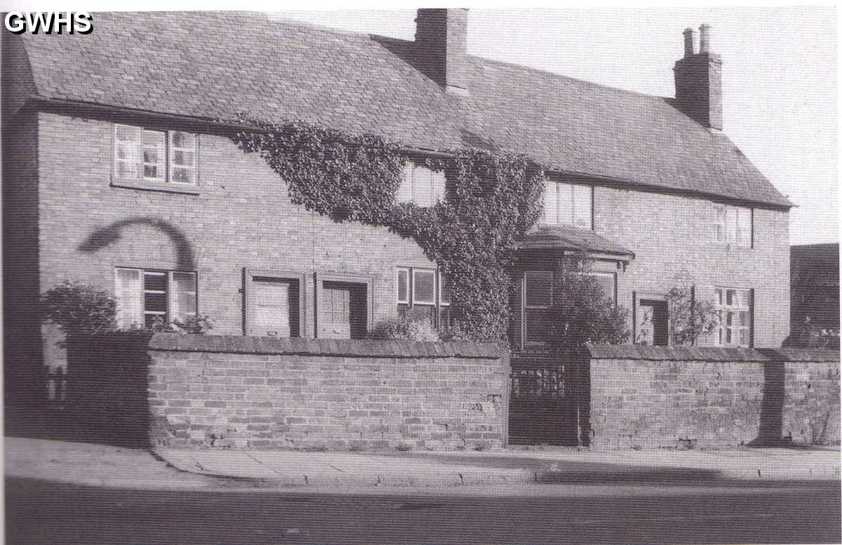 17-064 Cottages on Long Street Wigston Magna next to post office demolished in 1967