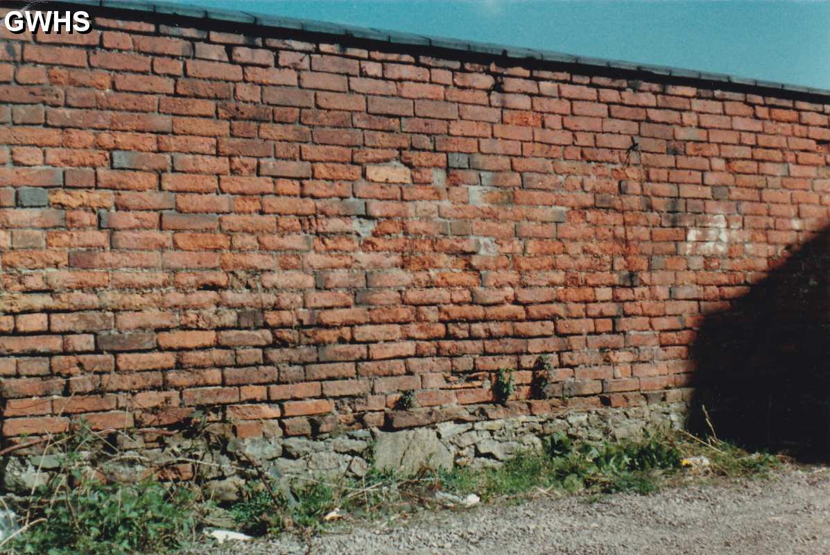 8-189 Long Gone brick wall on stone plinth in Long Street Wigston Magna