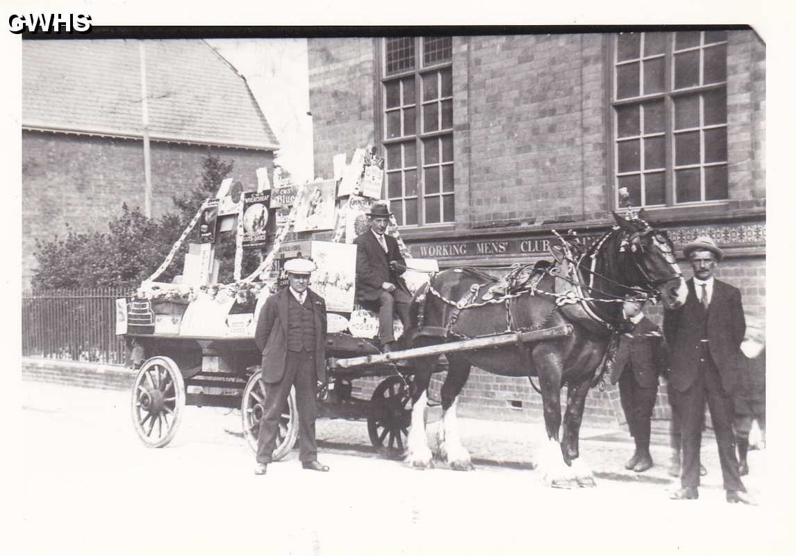 8-199 Dray in Long Street Wigston Magna outside the Working Mens Club