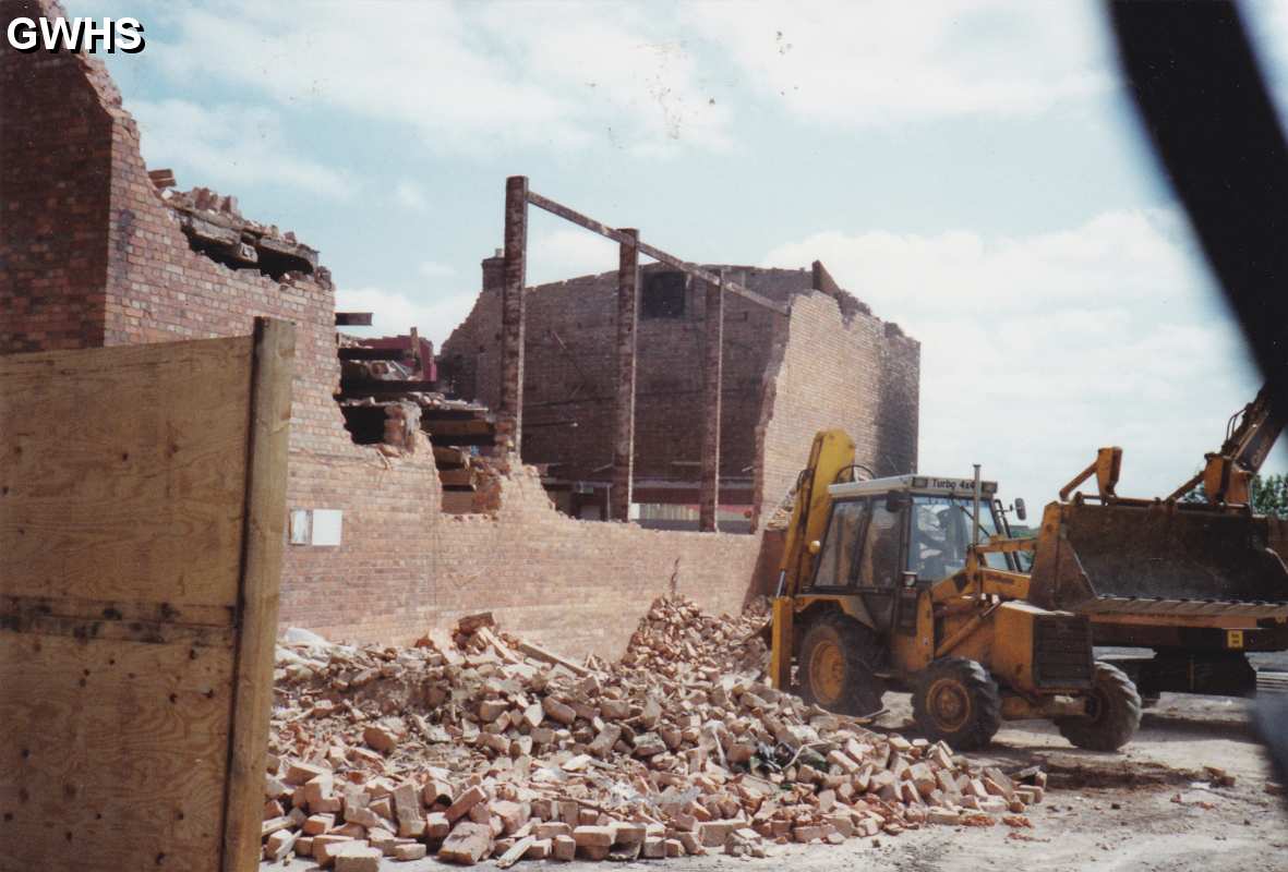 8-208 Magna Cinema Long Street Wigston Magna being demolished