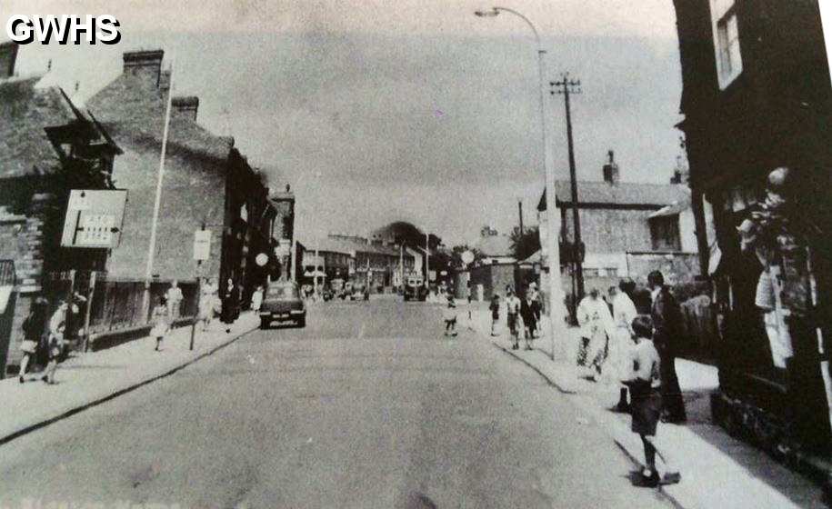 32-282 End of Long Street looking towards Leicester Road Wigston Magna with the joke shop on the right - 1960's