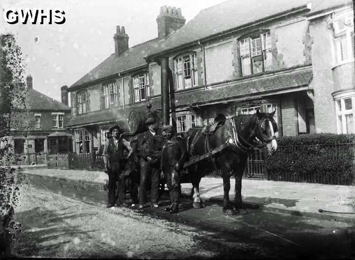 32-576 Tarmac Gang on Long Street Wigston Magna