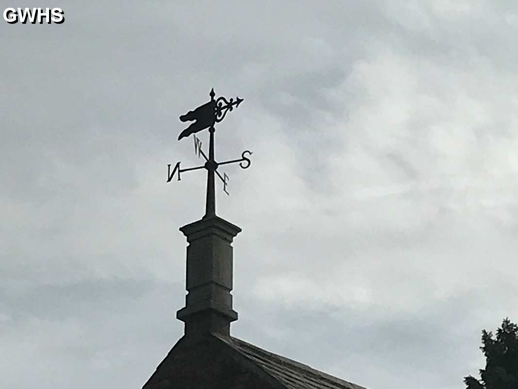 33-958 Weather vane on building at the back of The Manor House Long Street Wigston Magna 2018