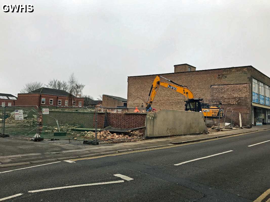 34-341 Almost complete - the demolition of the Wigston WMC Long Street Wigston Magna Nov 2018