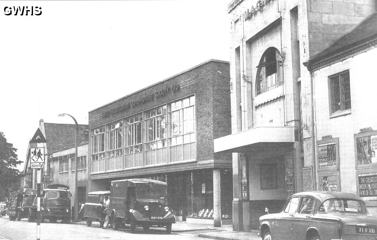 22-033a Co-op and Magna Cinema Long Sreet Wigston 1962