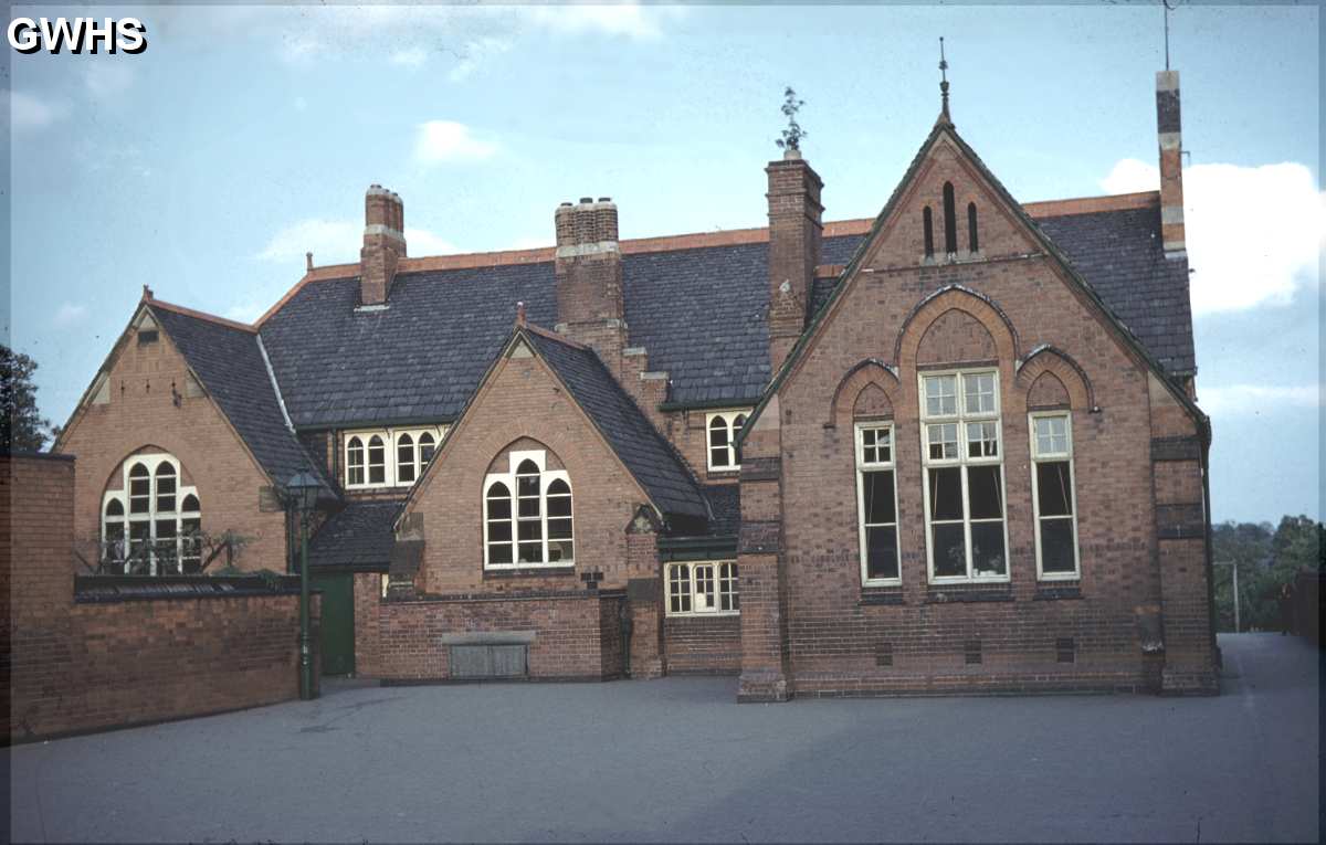 22-310 Old school in Long Street Wigston Magna