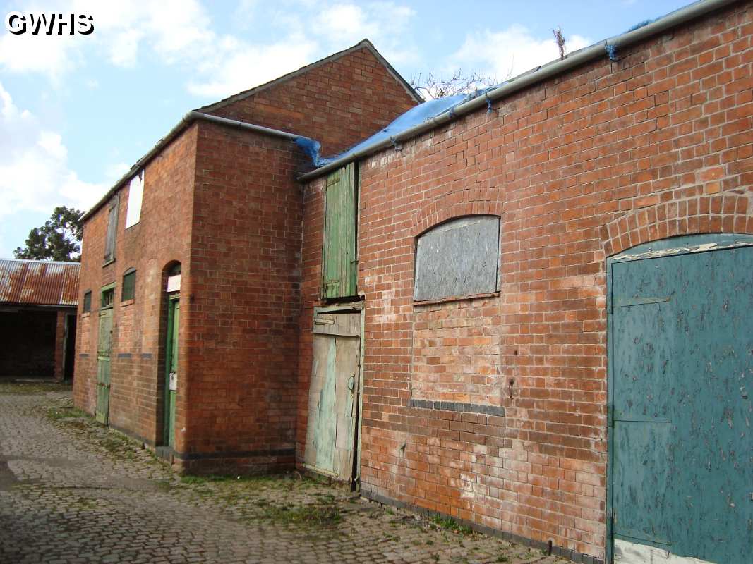 23-313 outbuildings behind number 22 Long Street Wigston Magna May 2013