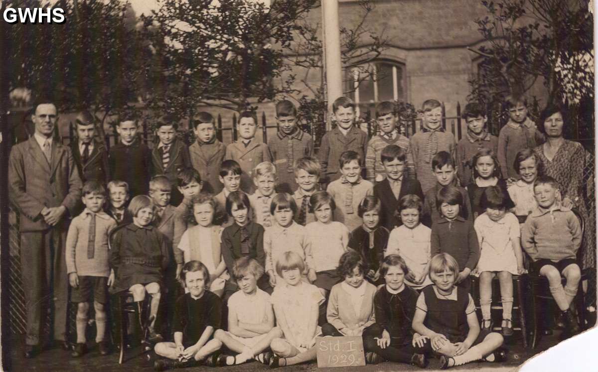 25-076 National School class in 1929 Long Street Wigston Magna 