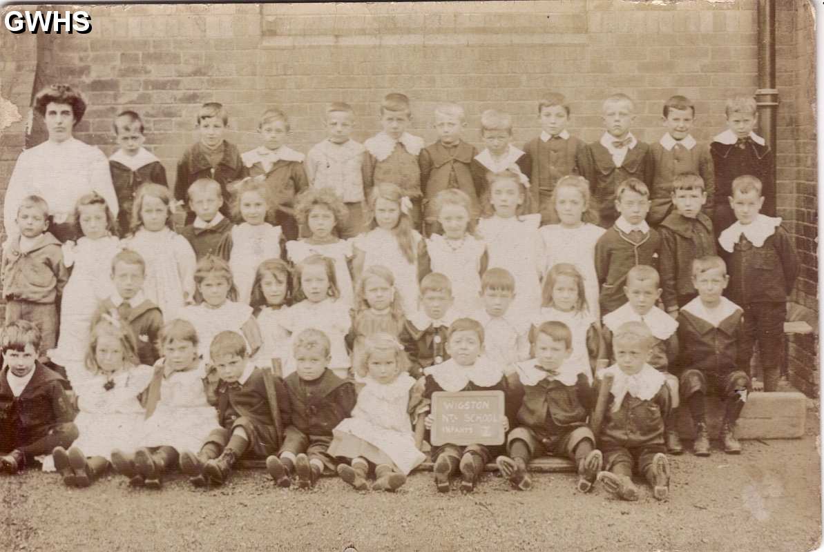 25-100 Wigston National School Long Street Infacts Class 1 circa 1910