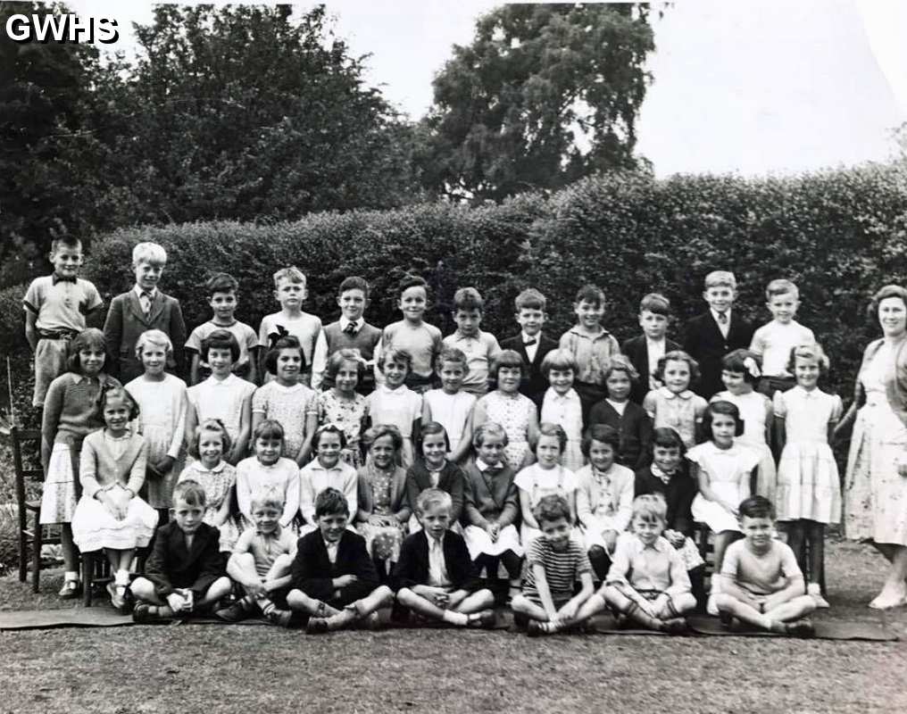 33-027 All Saints School Wigston Magna  1971