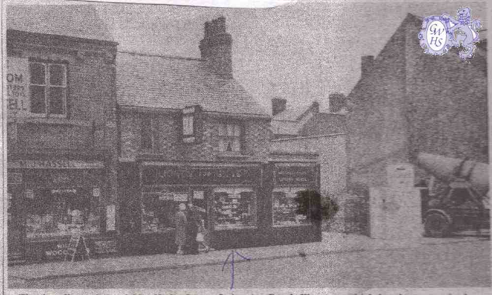 19-453 N D Jones Jewellers Leicester Road Wigston Magna before demolition in 1964