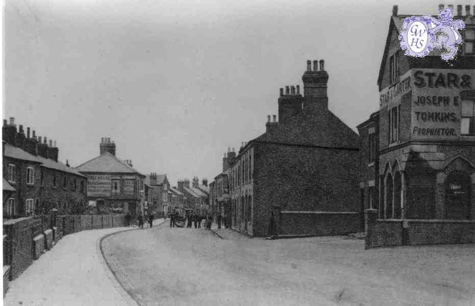 23-010 Leicester Road with Star and Garter on the right  Wigston Magna 1920's