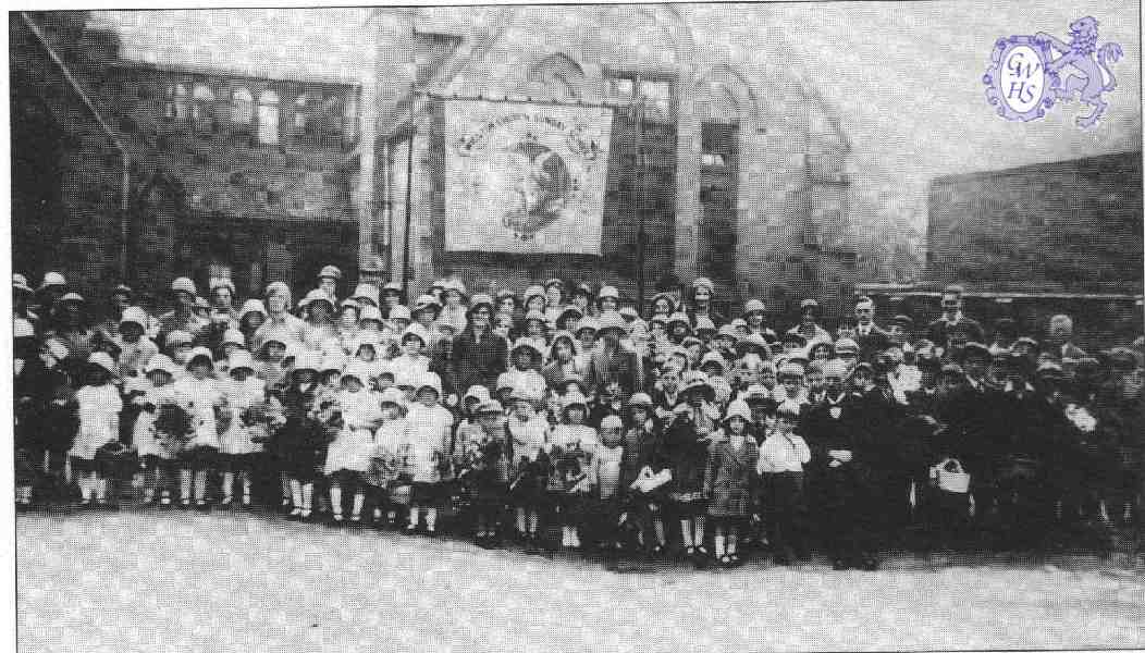 22-129 National School Children Long Street Wigston Magna circa 1928