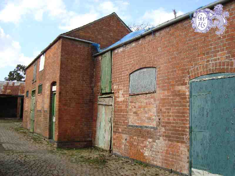 23-313 outbuildings behind number 22 Long Street Wigston Magna May 2013