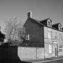 17-038a House in Long Street vacant 2011 Garden of left is Avenue House property