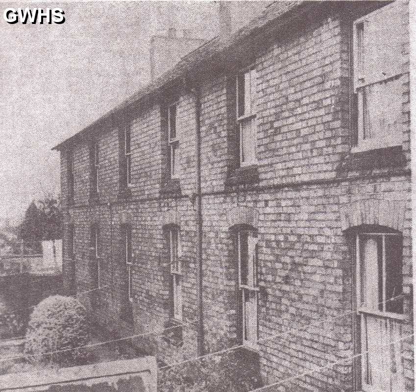 22-424 Front view of Rutland Terrace off Manor Street Wigston pre 1964