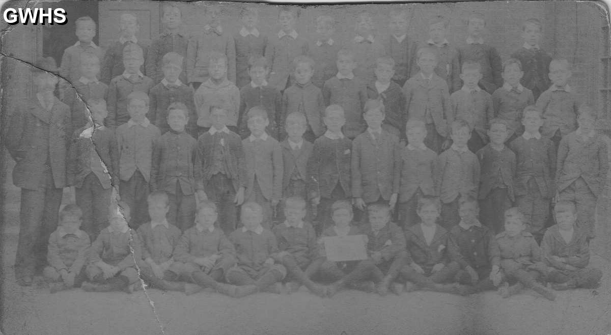 22-332  School Class in Wigston Magna