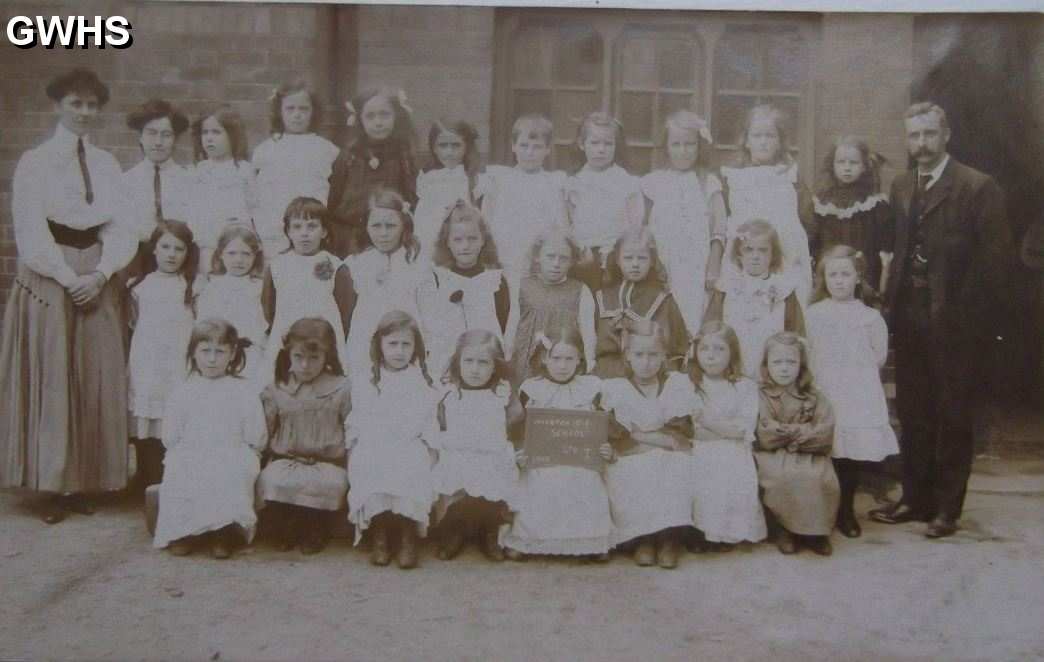 30-237 Wigston Magna C of E School group 1908