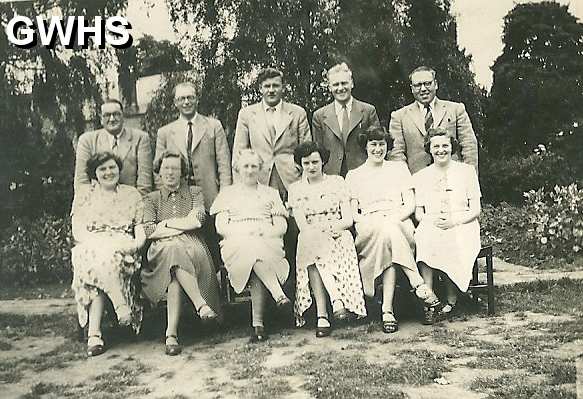 35-901 1952 - Staff of Wigston Magna School - Paul's mum  front row 4th left