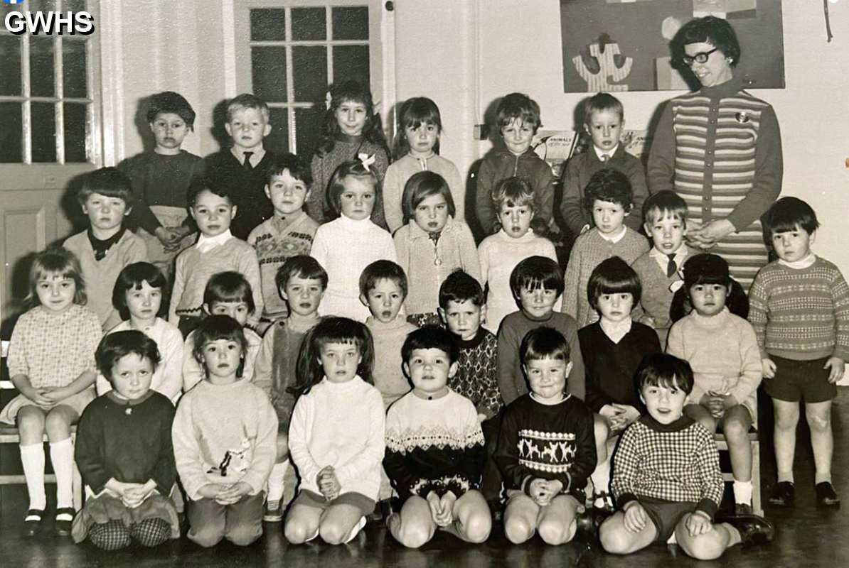 39-339 Mrs altons class 1969 south wigston infant's school