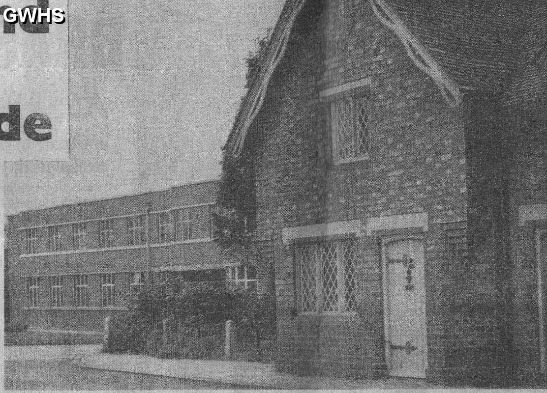 19-458 Original Framwork Knitters cottage in Moat Street Wigston 1964 prior to demolition