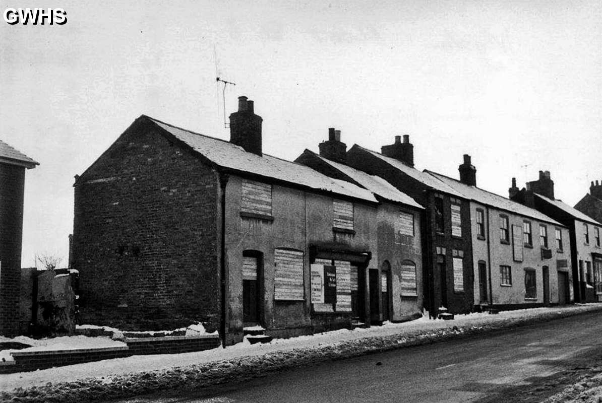 30-856 Cottages in Moat Street Wigston Magna awaiting demolition
