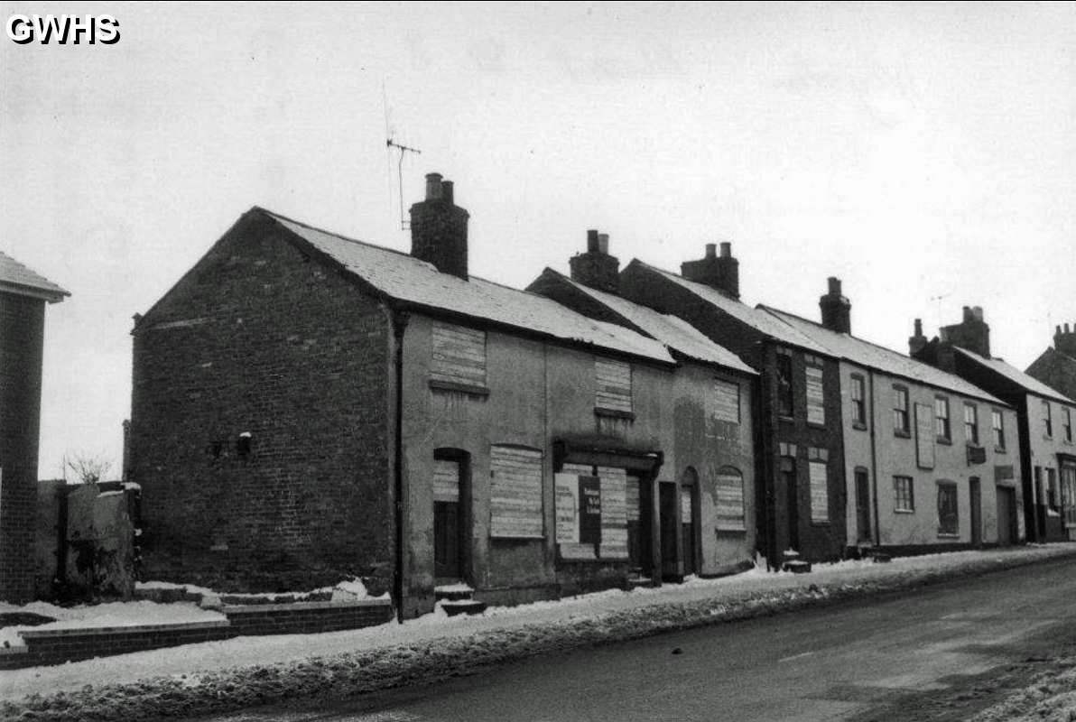 33-700 Houses awaiting demolition in Moat Street Wigston Magna