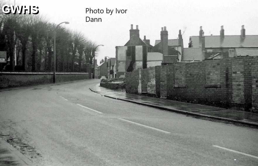 33-971 Moat Street. All Saint's Church to the left. Photo by Ivor Dann c1963