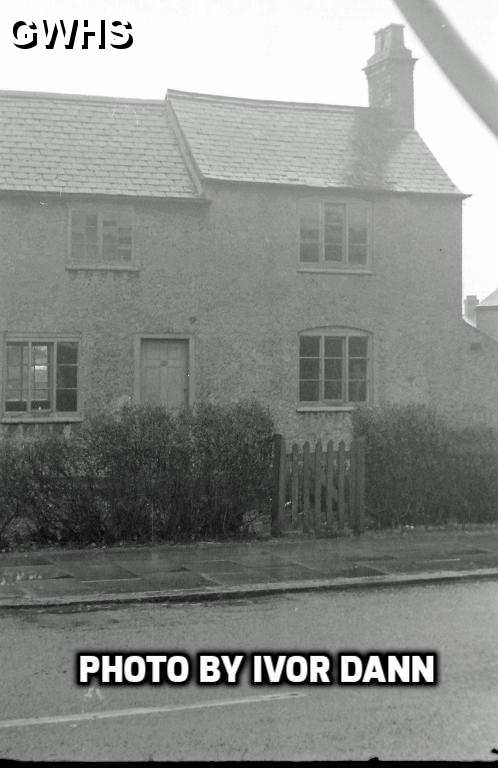 34-288 Cottage on corner of Moat Street and Welford Road c 1960