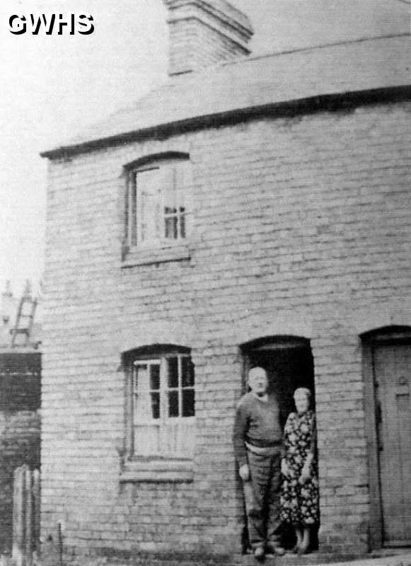 30-702 More lost Wigston..this time Mowsley End..Mr & Mrs Wm Stretton