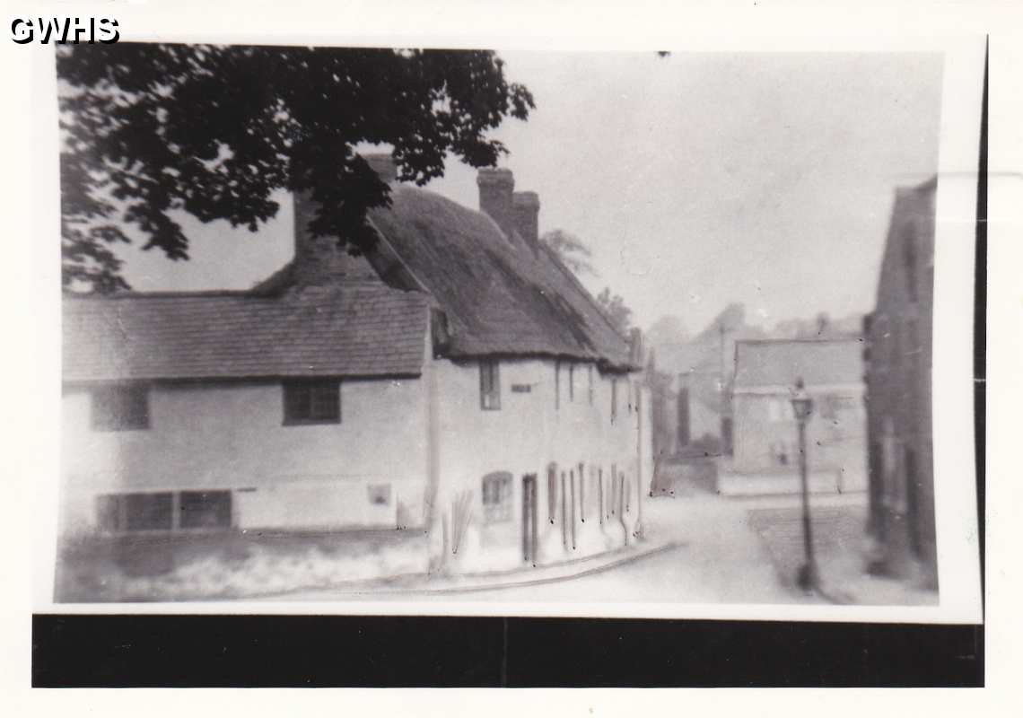 8-278 Apple Pie Corner - Old Jail House looking down Mowsley End Wigston Magna c 1900