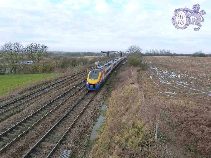 23-728 Leicester bound train taken from the New Railway Bridge at end of Cooks Lane Wigston Magna Jan 2014