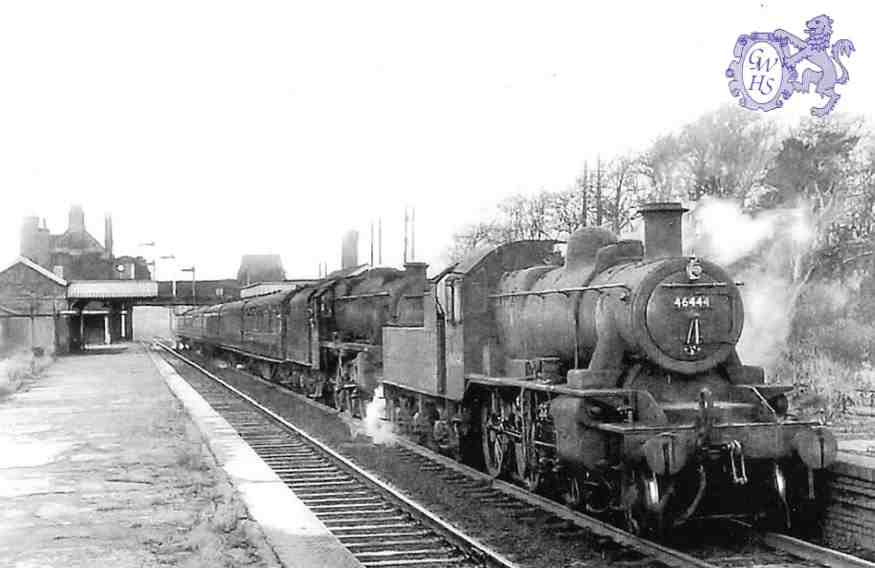 30-265 2MT No 46444 and Class 5 No 44690 at Wigston Magna, 26.11.60.